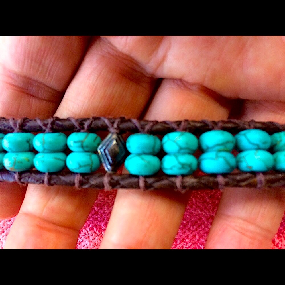 Howlite stone bracelet - Picture 2 of 4